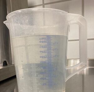 Measuring cup with 2 liters water